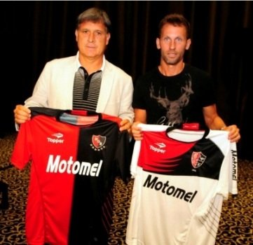 Martino_Bernardi_camisetas_nob_topper