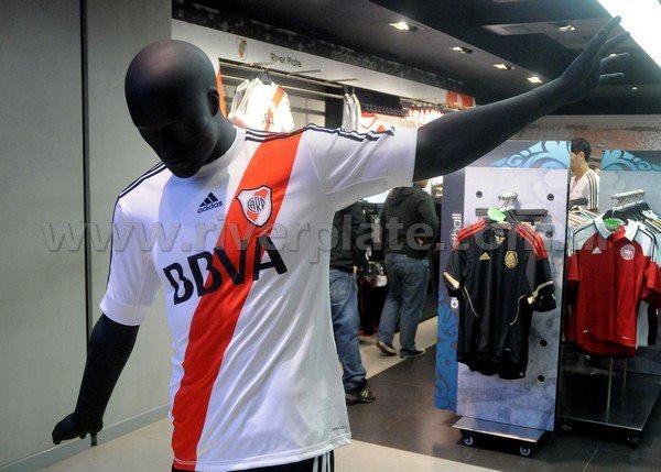 Delincuente caricia Escalera River lanzó preventa de su nueva camiseta: primeras imágenes - Marca de Gol