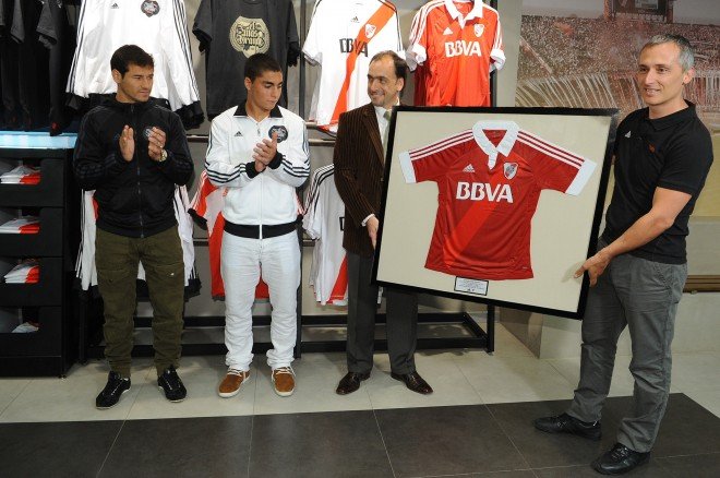 record_camiseta_river_adidas