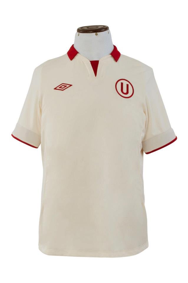 Umbro lanzo la nueva camiseta de Universitario de Peru Marca de Gol