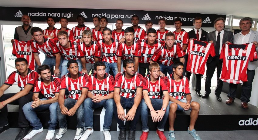 ELP Plantel Estudiantes presenta la camiseta 1