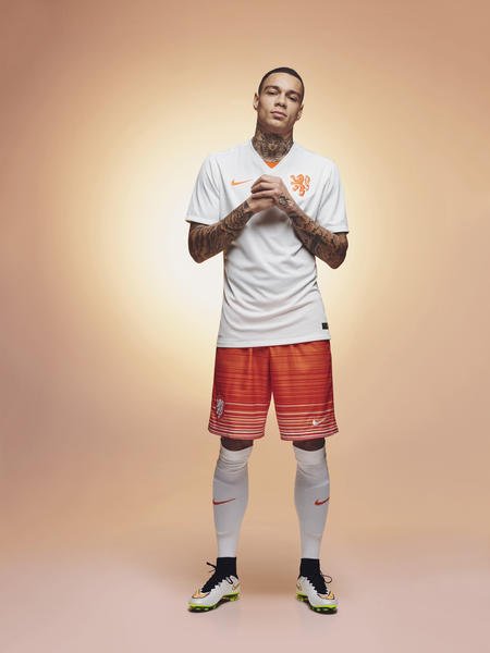 SW15021_NIKE_FBR15_NTK_Gregory_PR_6178_2_125_HFR5_native_600